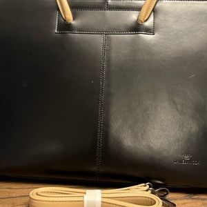 Vera Pelle Daniel Amos’s Black Leather Handbag with Beige Handles!